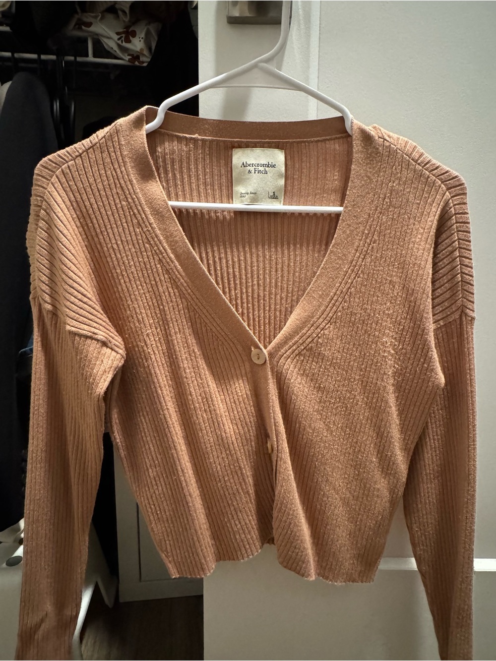 Abercrombie & Fitch Cropped Ribbed V-Neck Cardigan - Peach